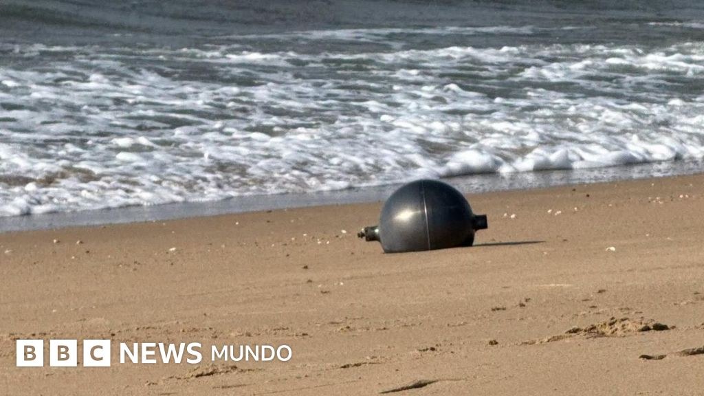 Resuelven el misterio de las "bolas del espacio" que aparecieron en una playa australiana