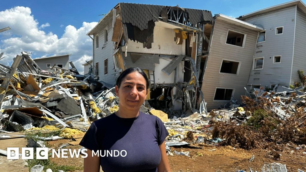 "Eran de cartón": el colapso de más de 100 viviendas sociales turcas en el terremoto de Venezuela que pone bajo escrutinio el programa estrella de Chávez