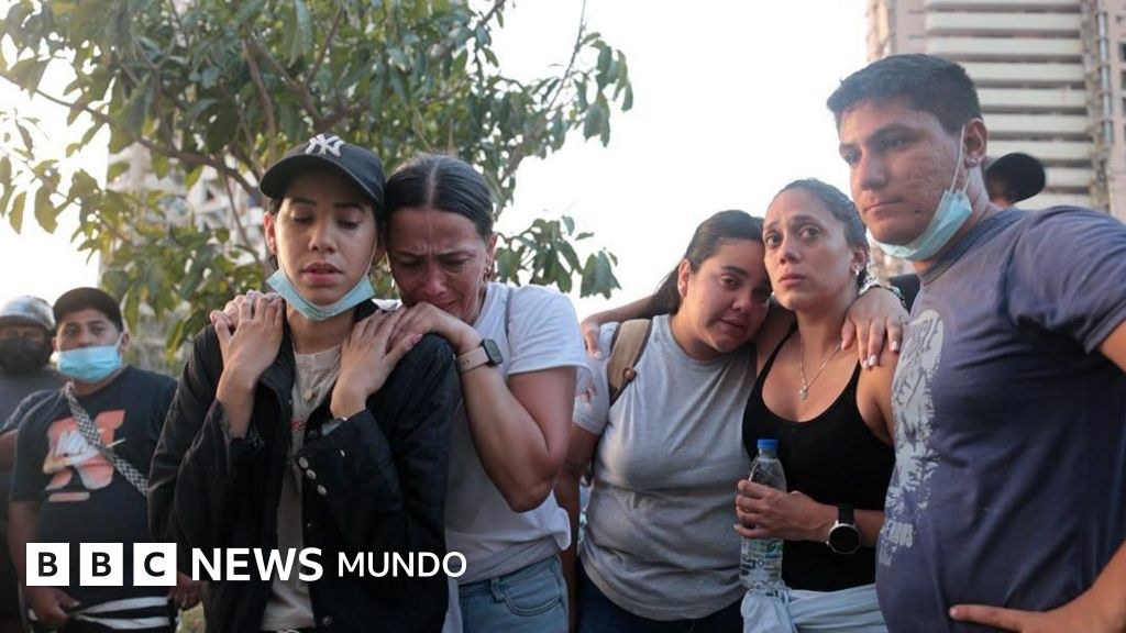 "Hay olor... ya se están sintiendo los fallecidos": la desolación en La Guaira mientras esperan más ayuda en medio de la devastación