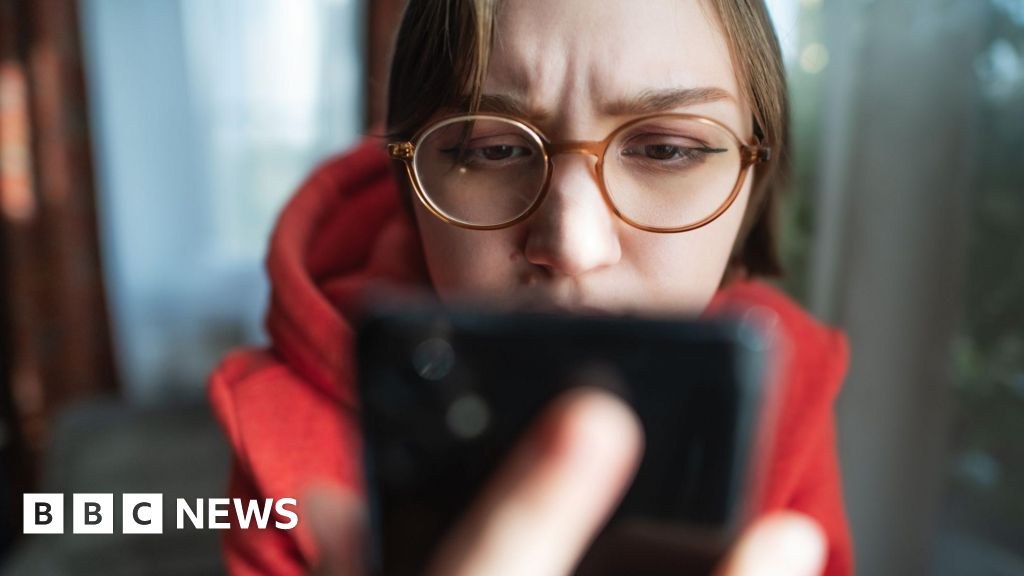 Financial losses from scams hit £1.3bn a year as criminals turn to AI