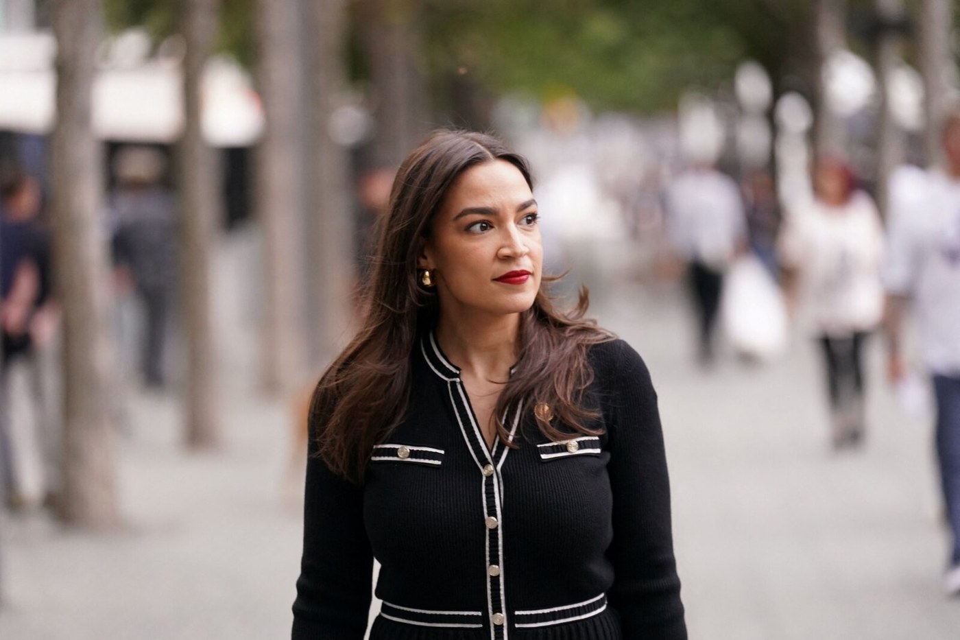 AOC “AI가 일자리·부 독점” 지적에 블룸버그 “과도한 공포 정치” 비판